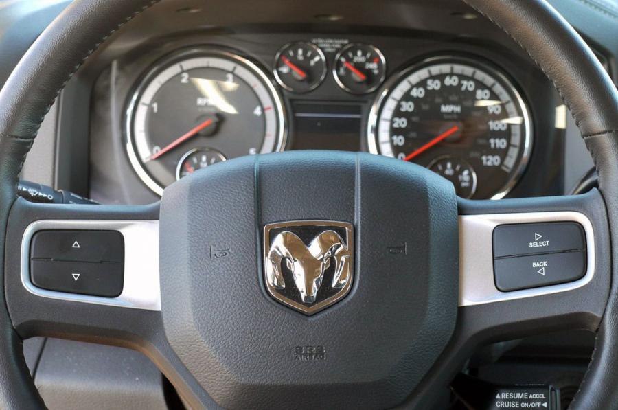  Dodge Ram 3500 Laramie Mega Cab 2010 года  (фото 17 из 37)